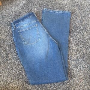 High rise boot cut wrangler jeans
Never worn
Size 10x34